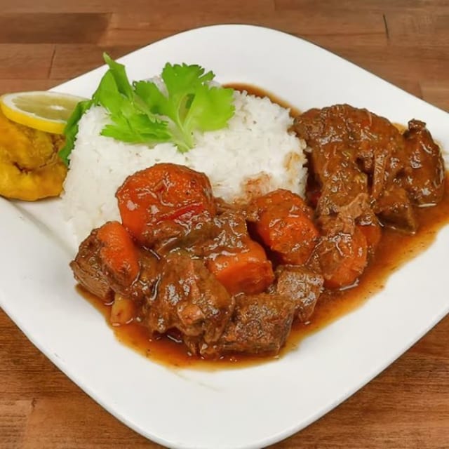 Res Guisada / Beef Stew.