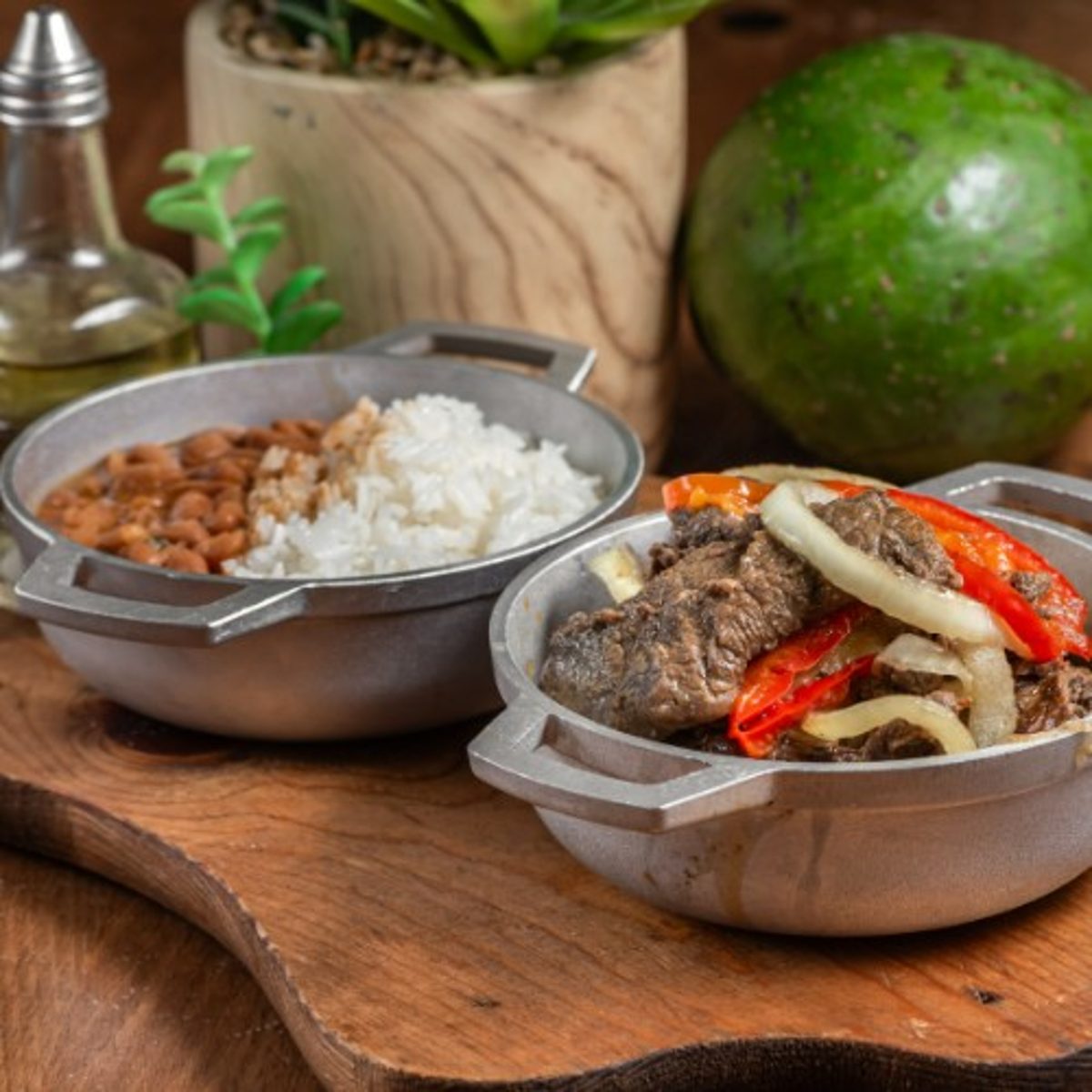 Bistec Encebollado / Onion Steak