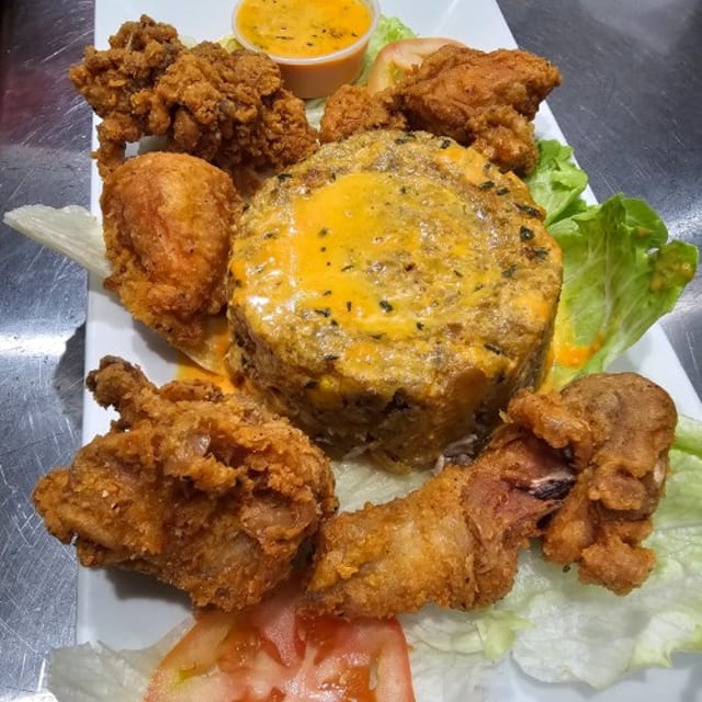 Pollo Frito / Fried Chicken Mofongo.