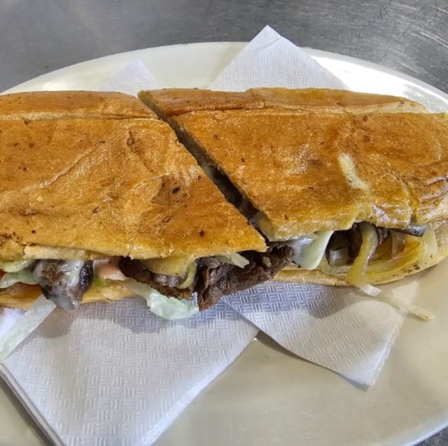 Bistec / Steak Sandwich.
