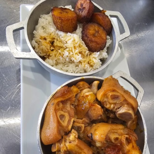 Paticas De Cerdo / Pig Feet.
