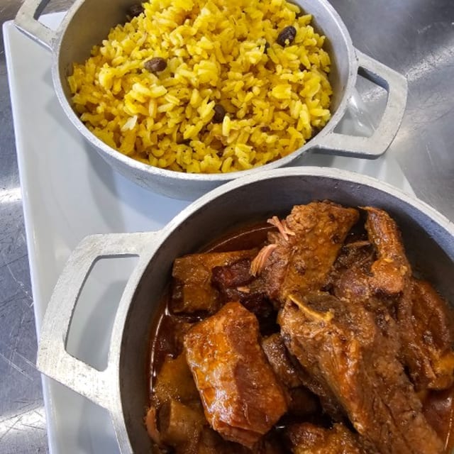 Costillas De Cerdo en Salsa / Park Ribs in Sausage.